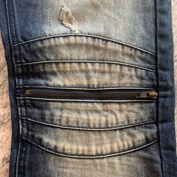 Distressed jeans - Picture 9 of 13